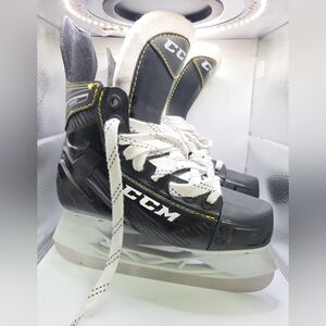 CCM Super Tacks 9350 US Size 3 D  Junior Great shape